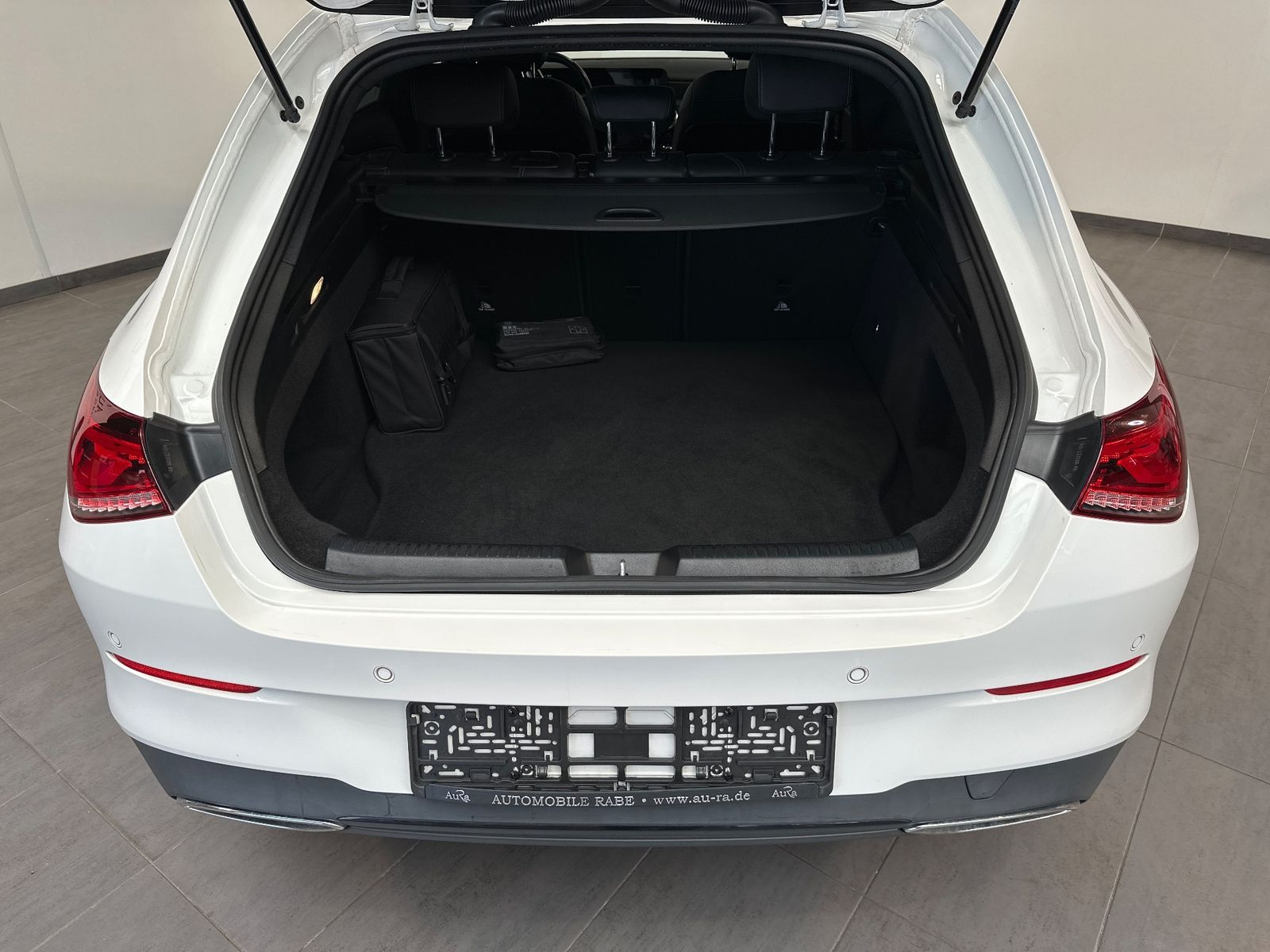 Fahrzeugabbildung Mercedes-Benz CLA 250 Shooting Brake e Night-Paket NAV+LED+AHK
