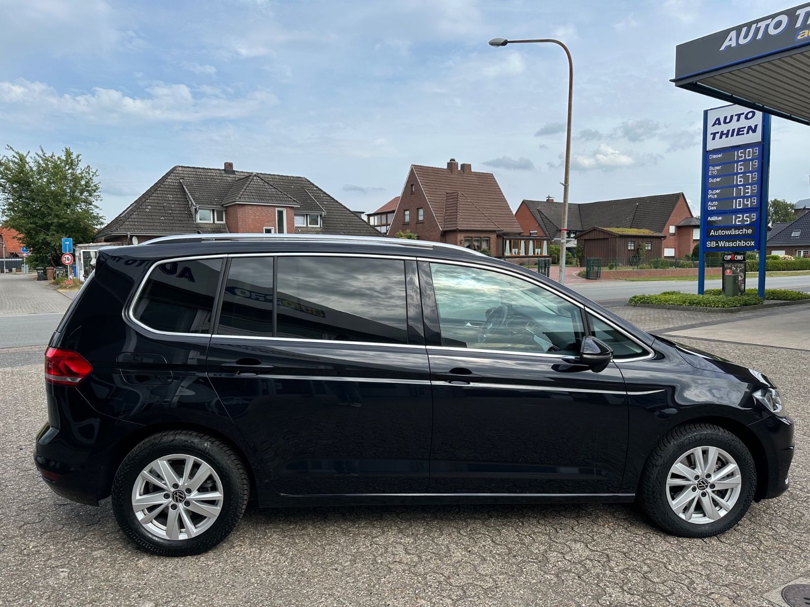 Fahrzeugabbildung Volkswagen Touran 2.0 TDI Highline DSG ACC/LED/Navi