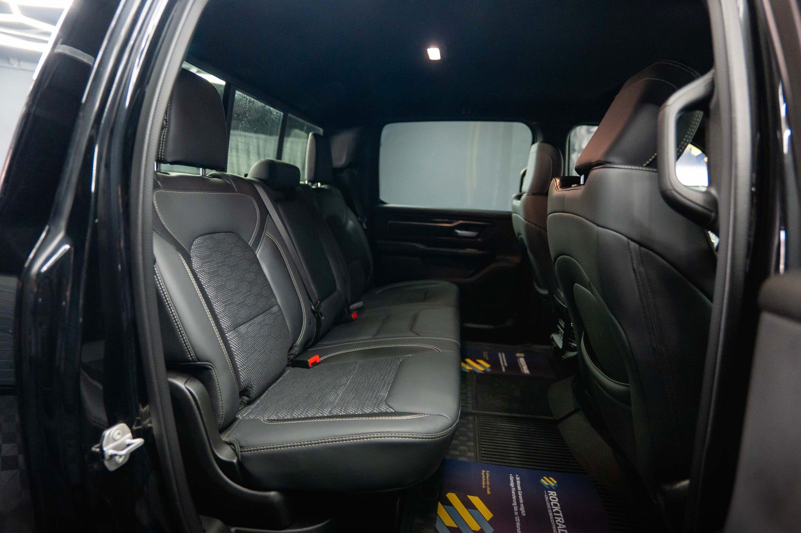 Fahrzeugabbildung Dodge RAM 5.7 V8 HEMI 4x4 Offroad BLACK EDITION  LPG