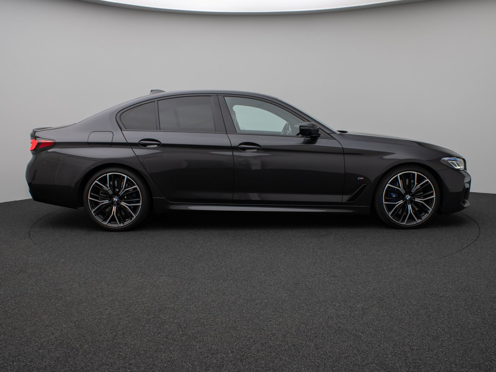 Fahrzeugabbildung BMW M550i xD Laser SoftClos 360°HUD DAB H/K DisplKey