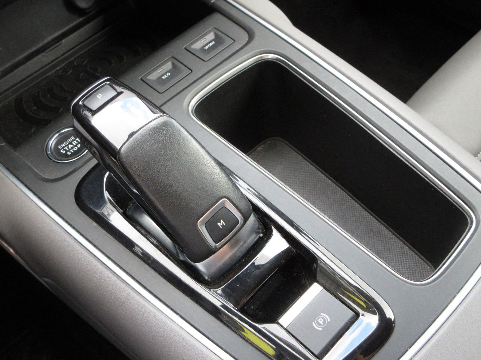 Fahrzeugabbildung Citroën C5 Aircross 1.2T LED/NAVI/SHZ/LEDER/R´CAM