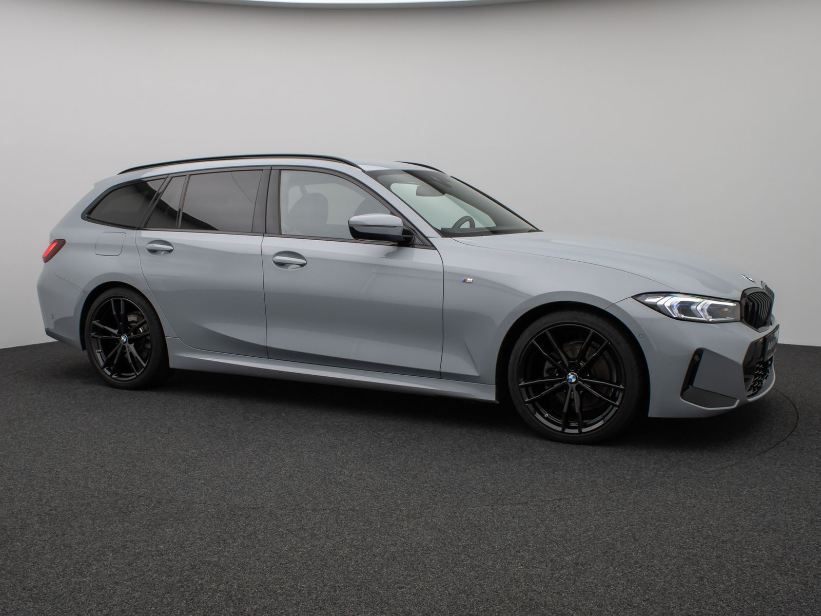 Fahrzeugabbildung BMW 320d M Sport Kamera DAB HiFi HUD Stop&Go Komfort