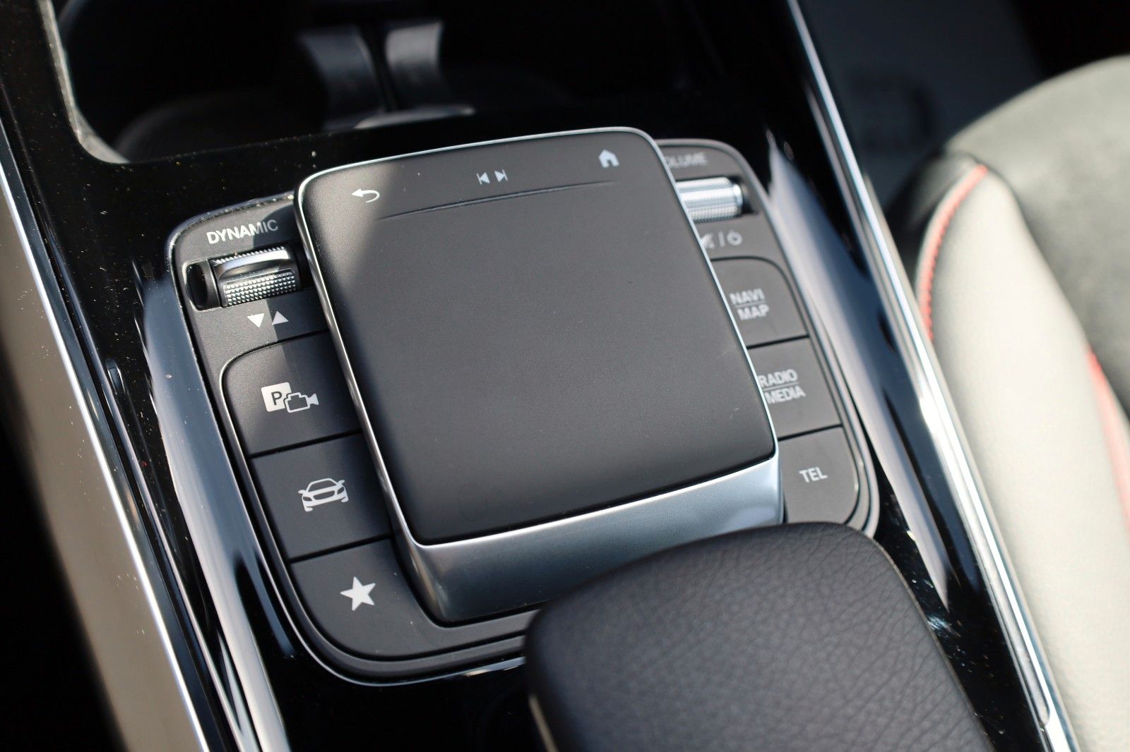 Fahrzeugabbildung Mercedes-Benz GLA 200 d AMG line, T.Leder,Navi,LED,SH,Kamera