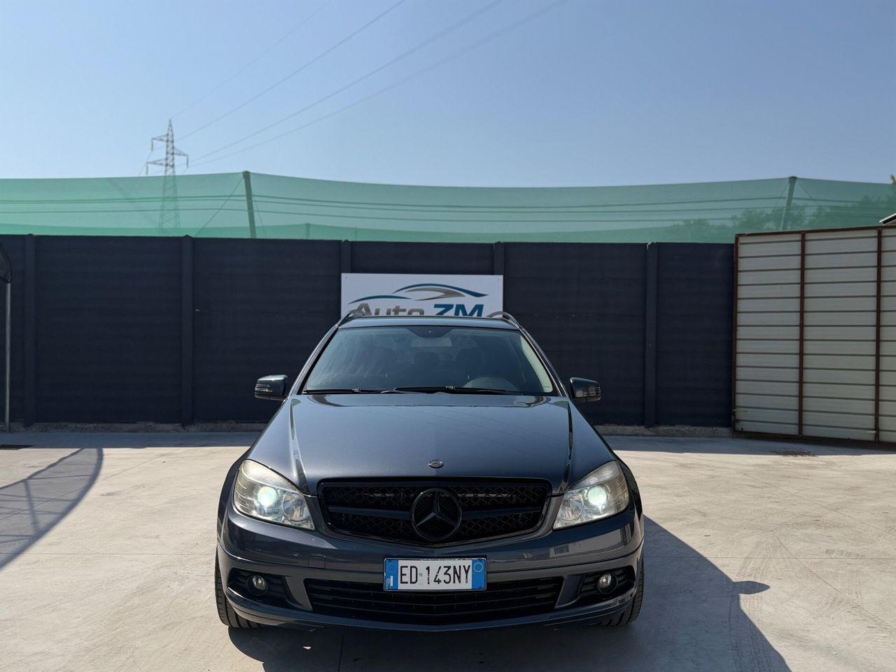 Mercedes-Benz C220 2010 — вигляд ззаду