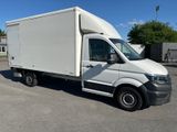 Volkswagen Crafter Kofferaufbau Junge mit Hebebühne