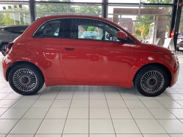 Fiat 500e Cabrio Red Navi Digitales Cockpit Klimaauto