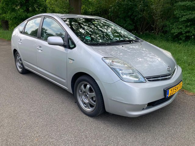 Toyota Prius 1.5 VVT-i Tech Edition