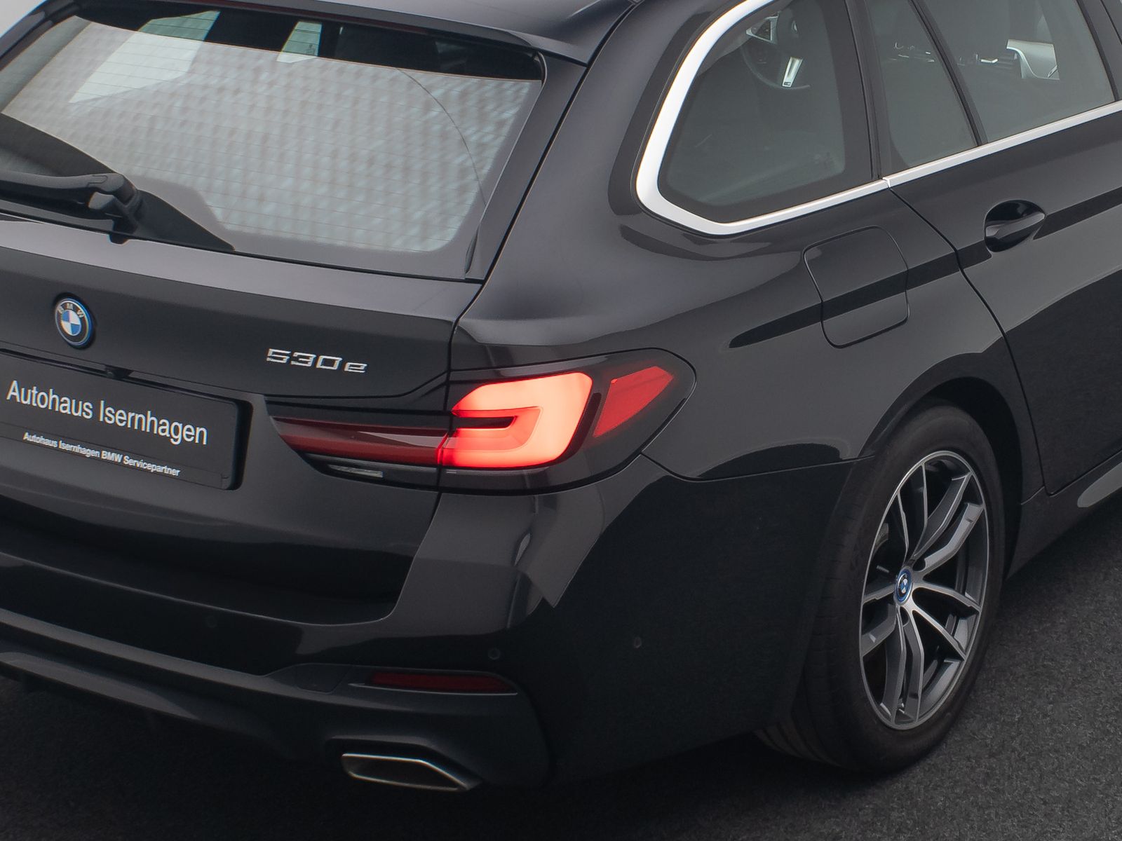 Fahrzeugabbildung BMW 530e xD M Sport Kamera DAB HiFi ACC AHK 4xKlima