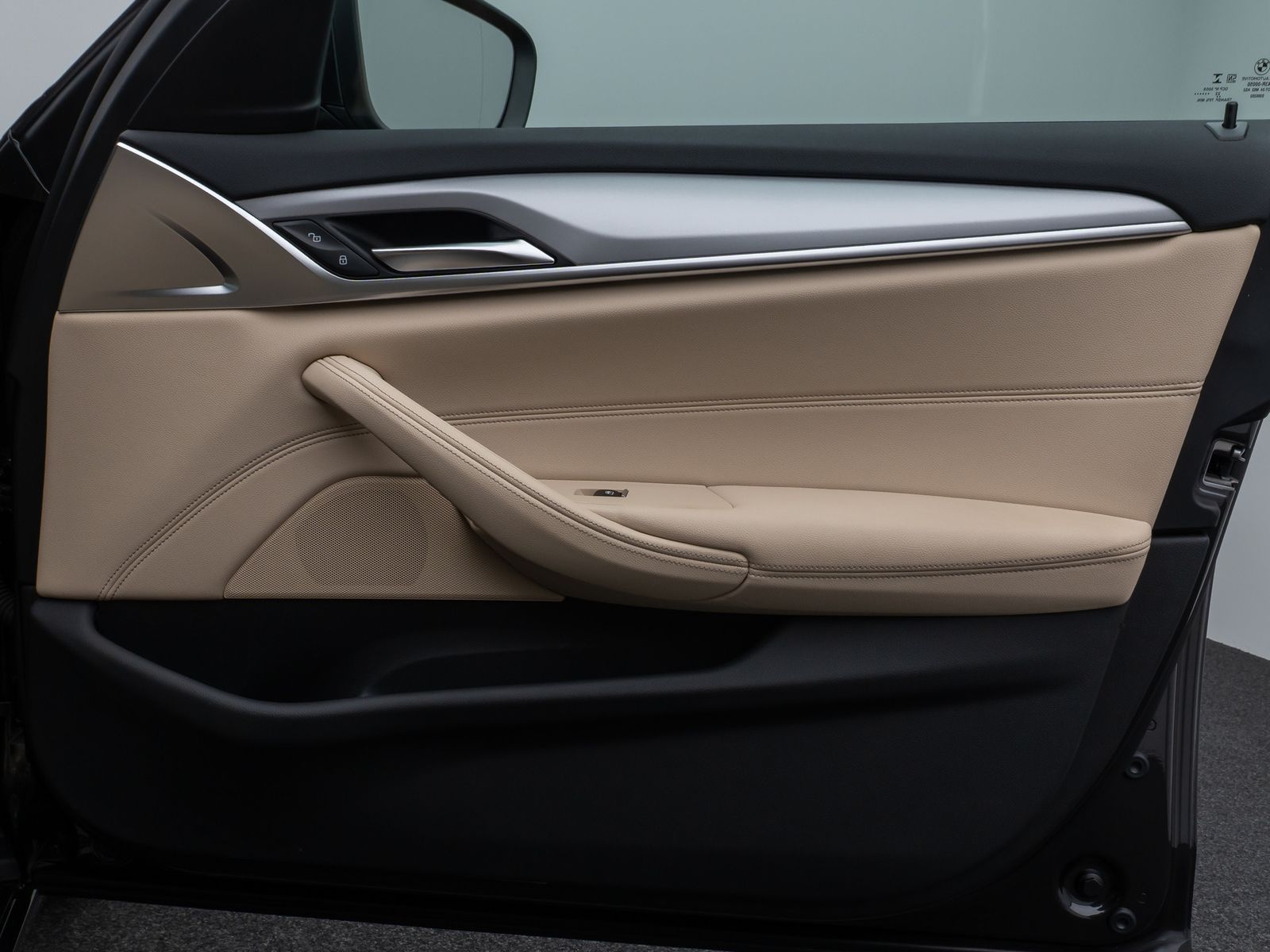 Fahrzeugabbildung BMW 520d Kamera HUD DAB CockPitPro Sitzhzg Alarm LED