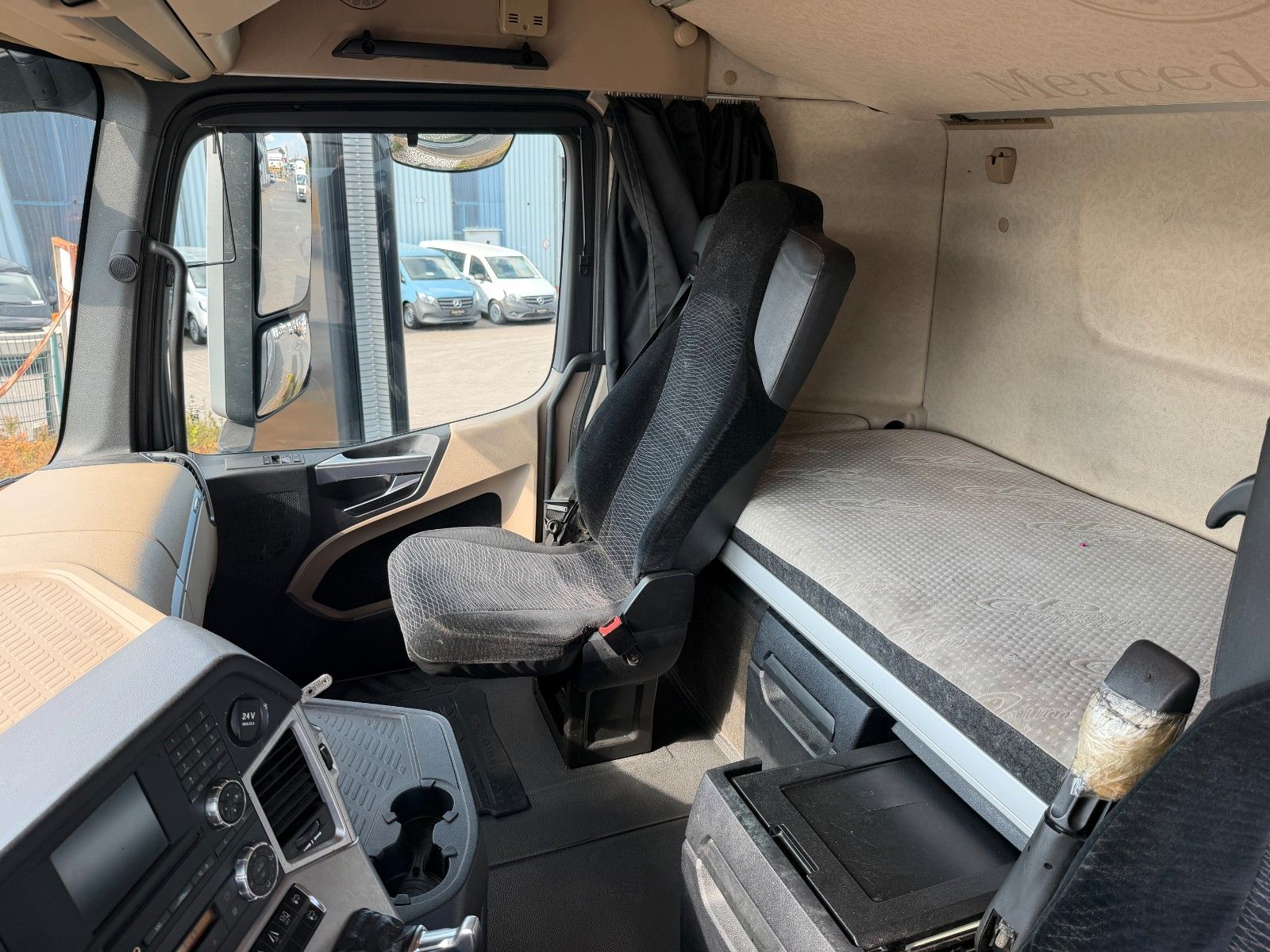 Fahrzeugabbildung Mercedes-Benz Actros 2545 L 6x2 Retarder Schiebeverdeck