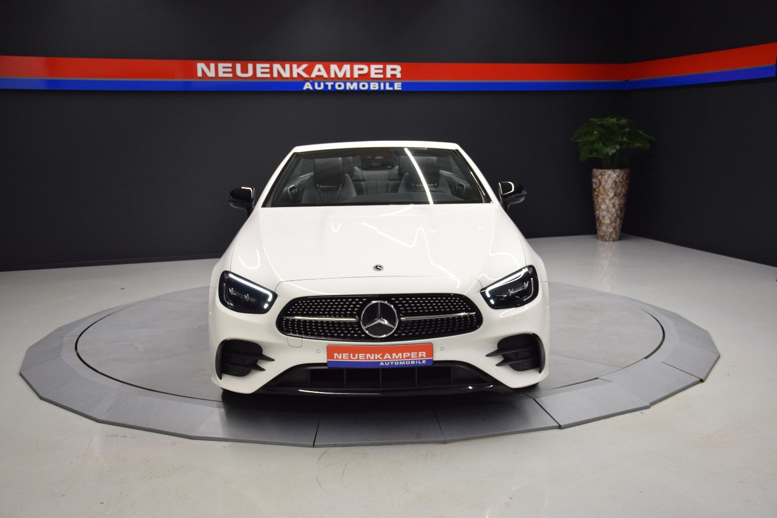 Fahrzeugabbildung Mercedes-Benz E 200 Cabrio 1.Hand AMG LED NAVI Ambiente Leder