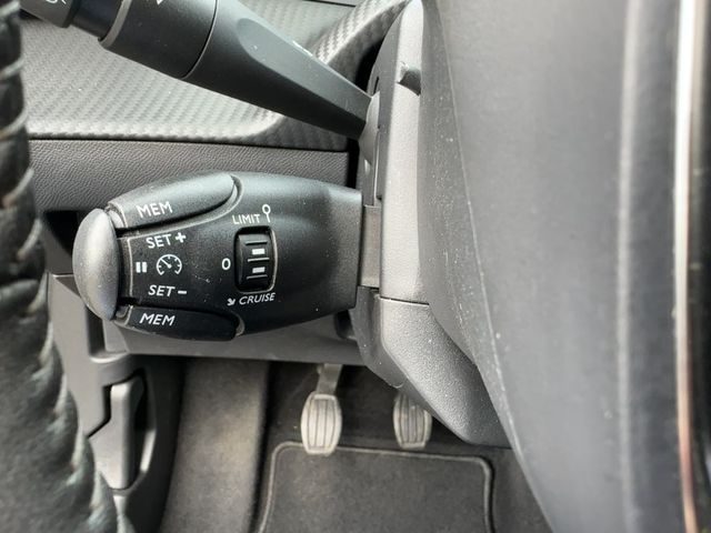 Foto Nummer 21: PEUGEOT 2008