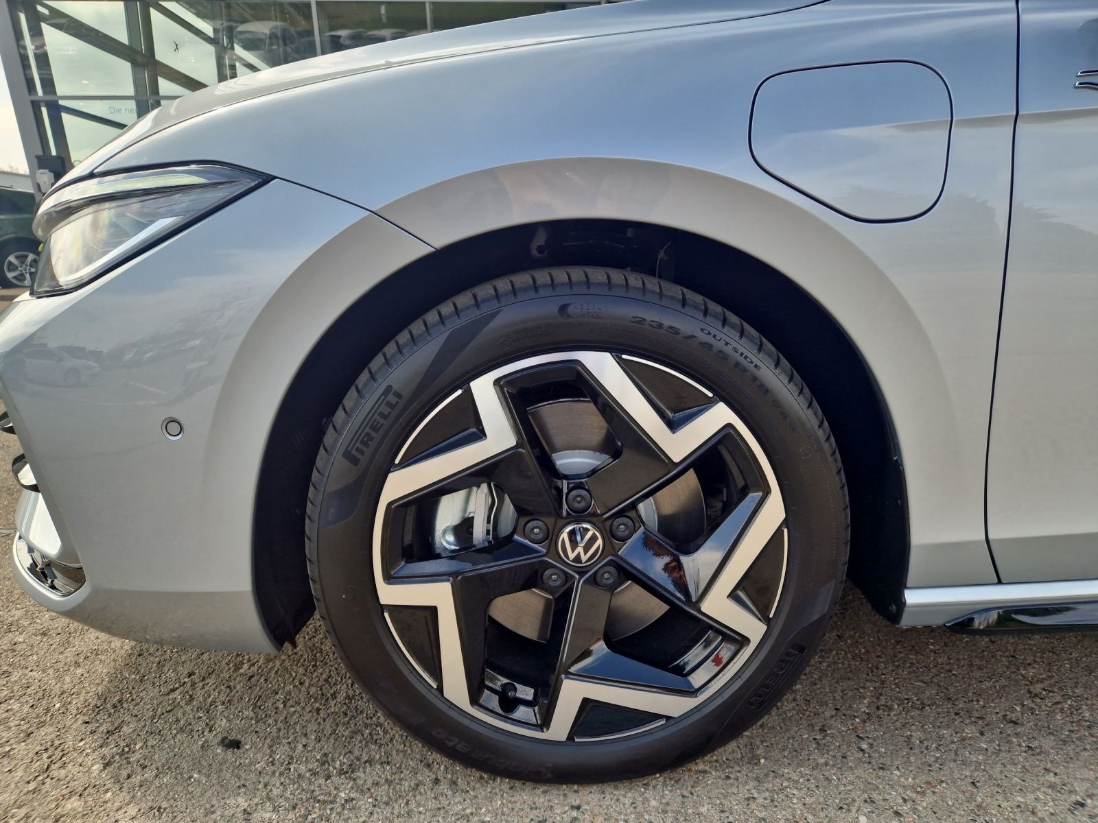 Fahrzeugabbildung Volkswagen Passat eHybrid R-Line Matrix AHK