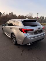 Toyota Corolla 2,0 Hybrid Team Deutsch Touring Spor... - Toyota Corolla mit Benzin-Antrieb: Automatik