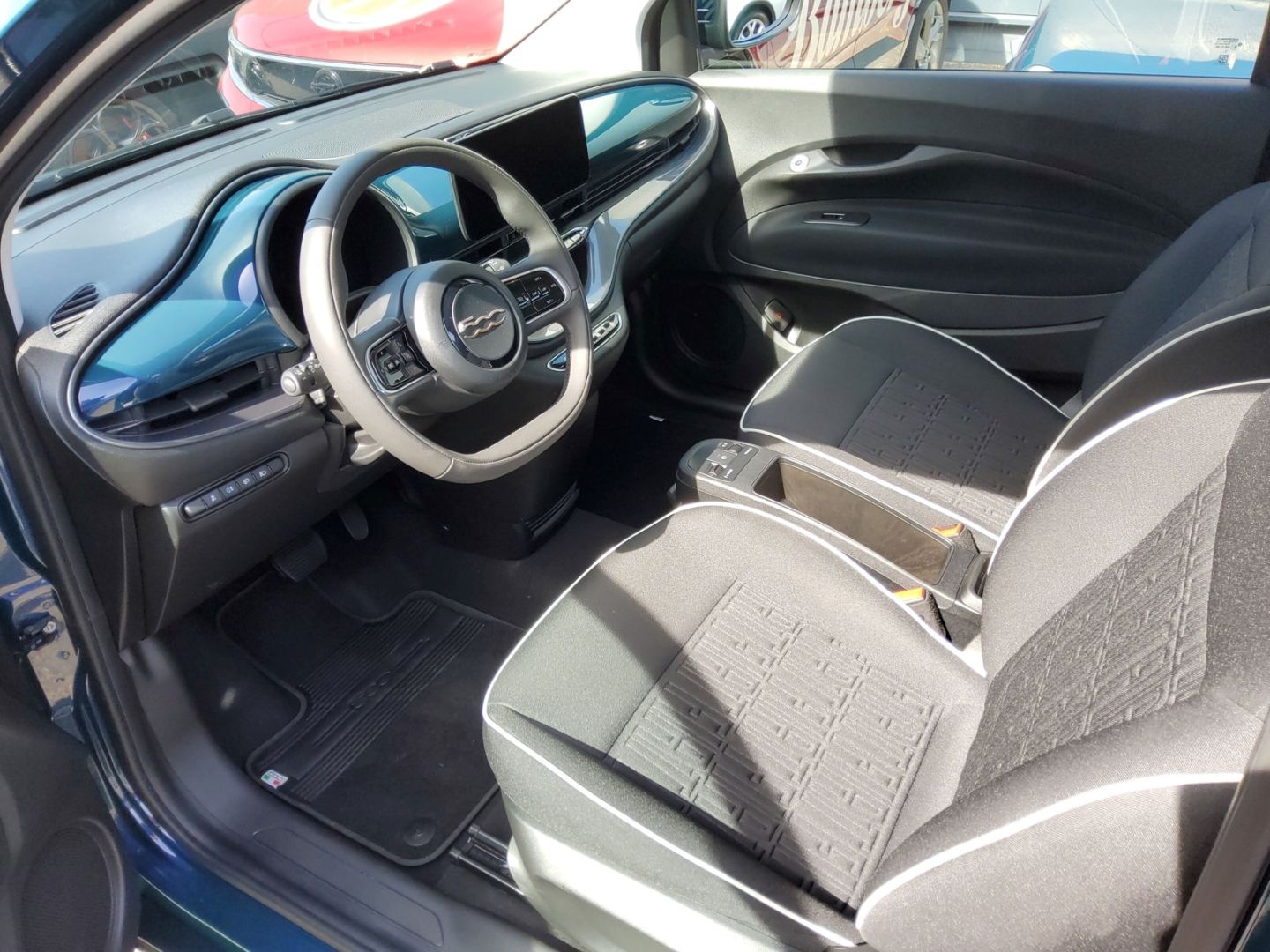 Fahrzeugabbildung Fiat 500e 42kWh LED Navi Carplay Tempomat Keyless