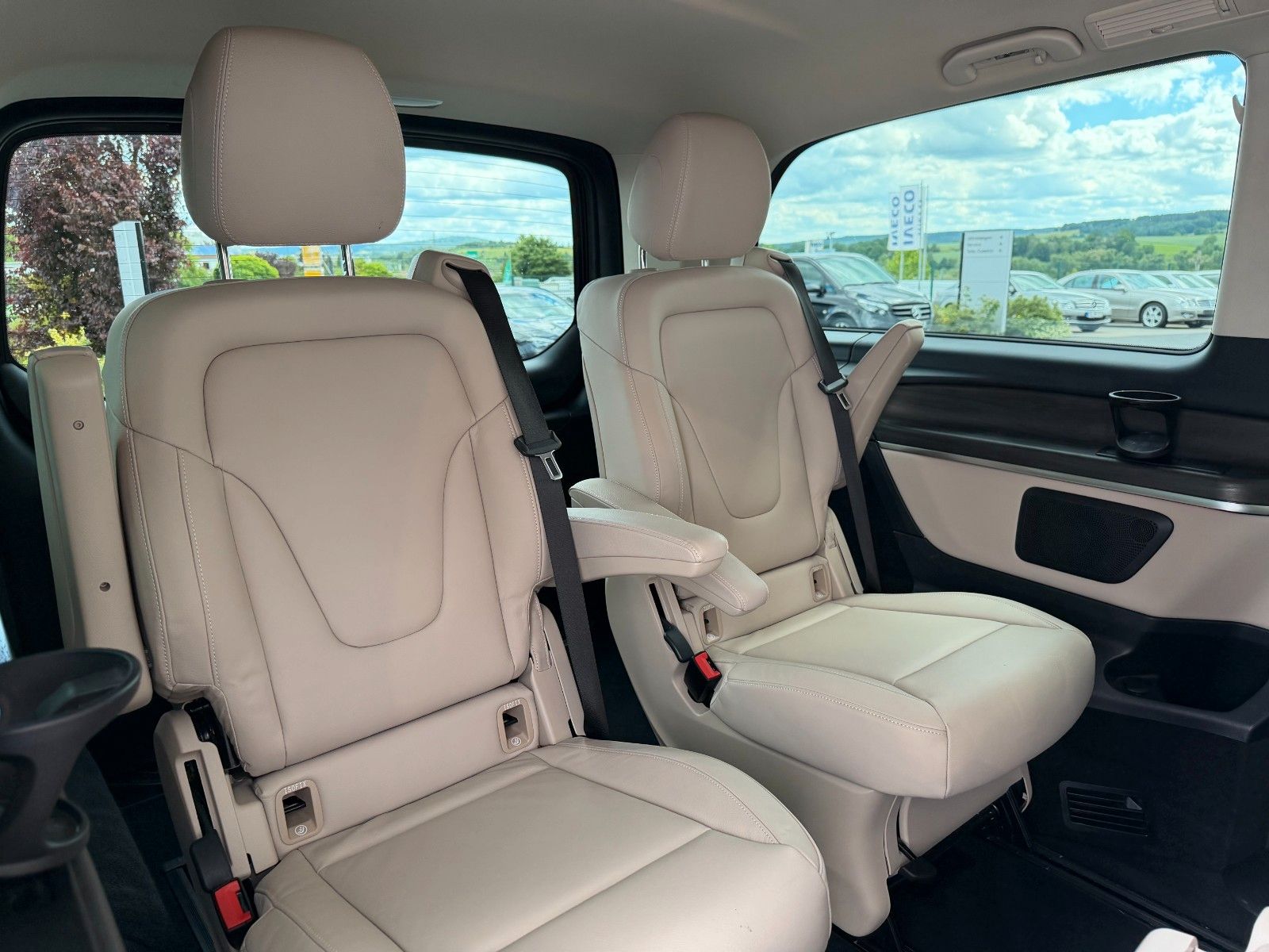 Fahrzeugabbildung Mercedes-Benz V 300 d AVA DISTRONIC 360Kamera