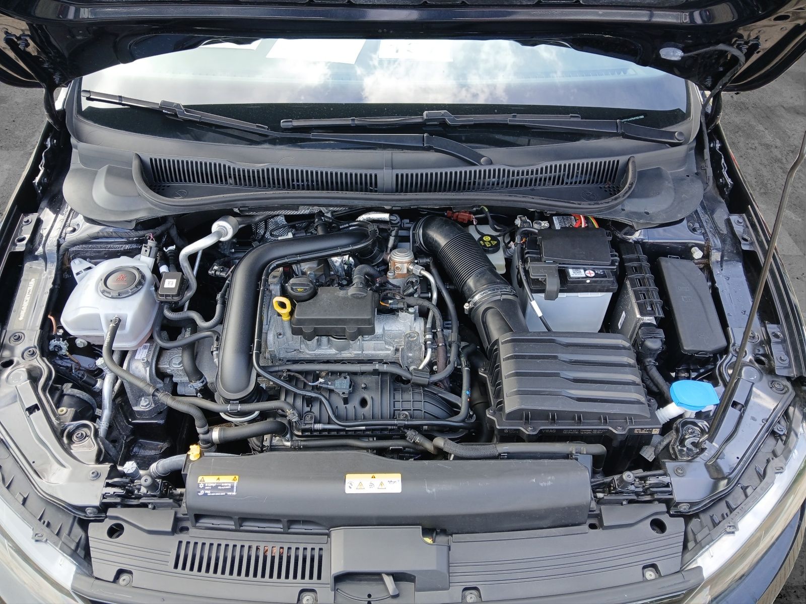 Fahrzeugabbildung Volkswagen Polo Comfortline 1.0 TSI Navi Klima PDC SH