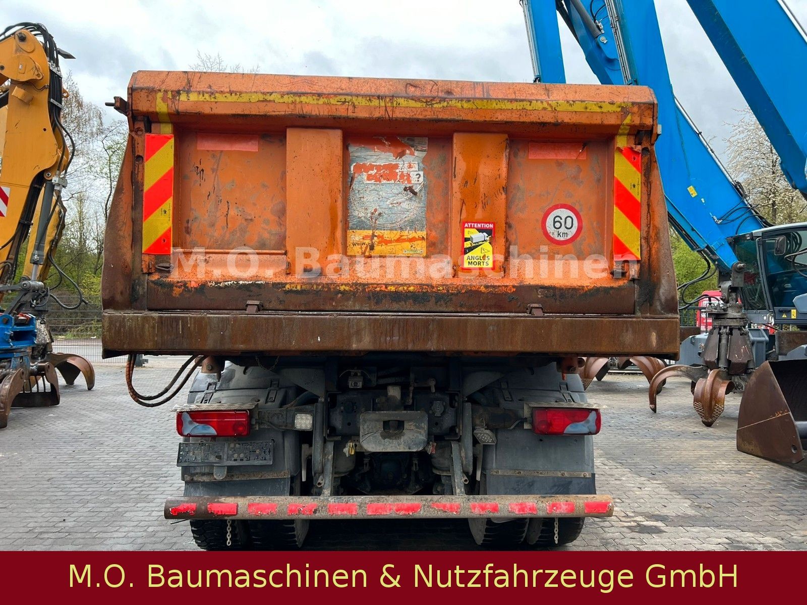 Fahrzeugabbildung MAN TGS 26.440 / 6x6 /3-Seitenkipper / Plane / AC /