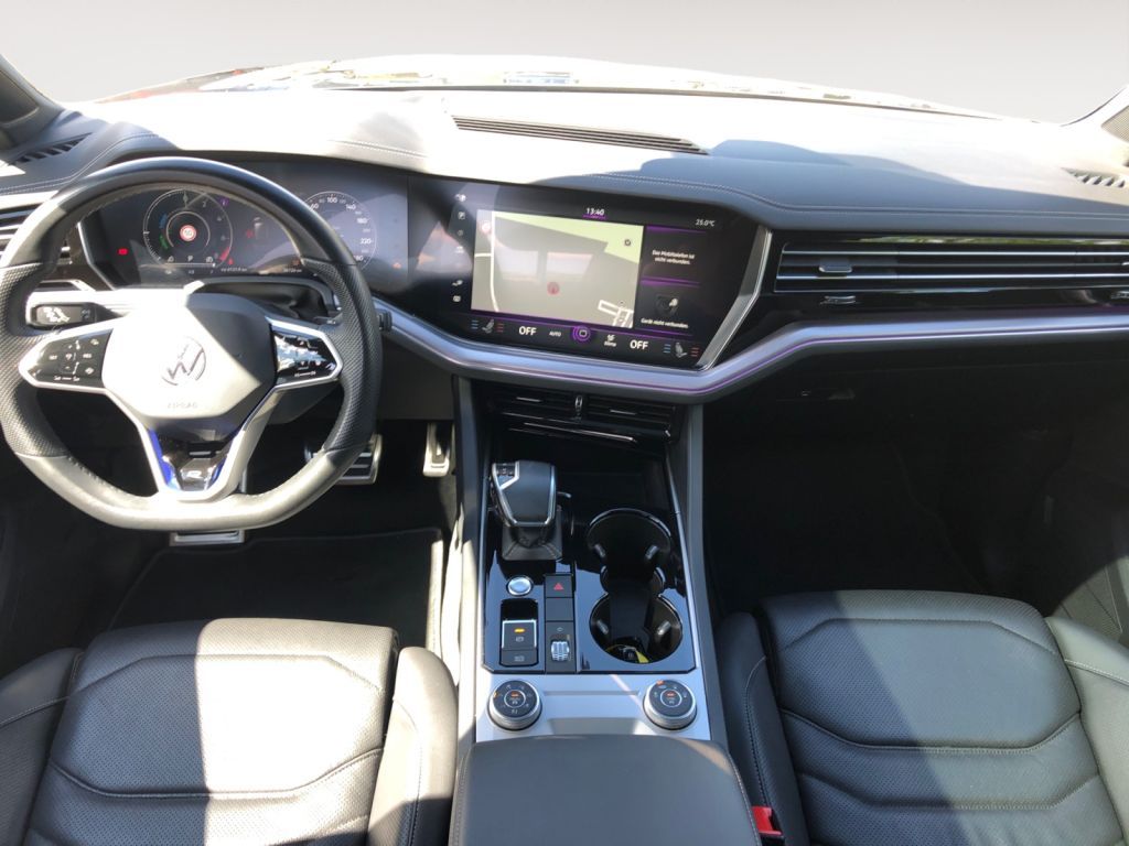 Fahrzeugabbildung Volkswagen Touareg 3.0 V6 e-Hybrid 4Motion Aut. R Pano Luft