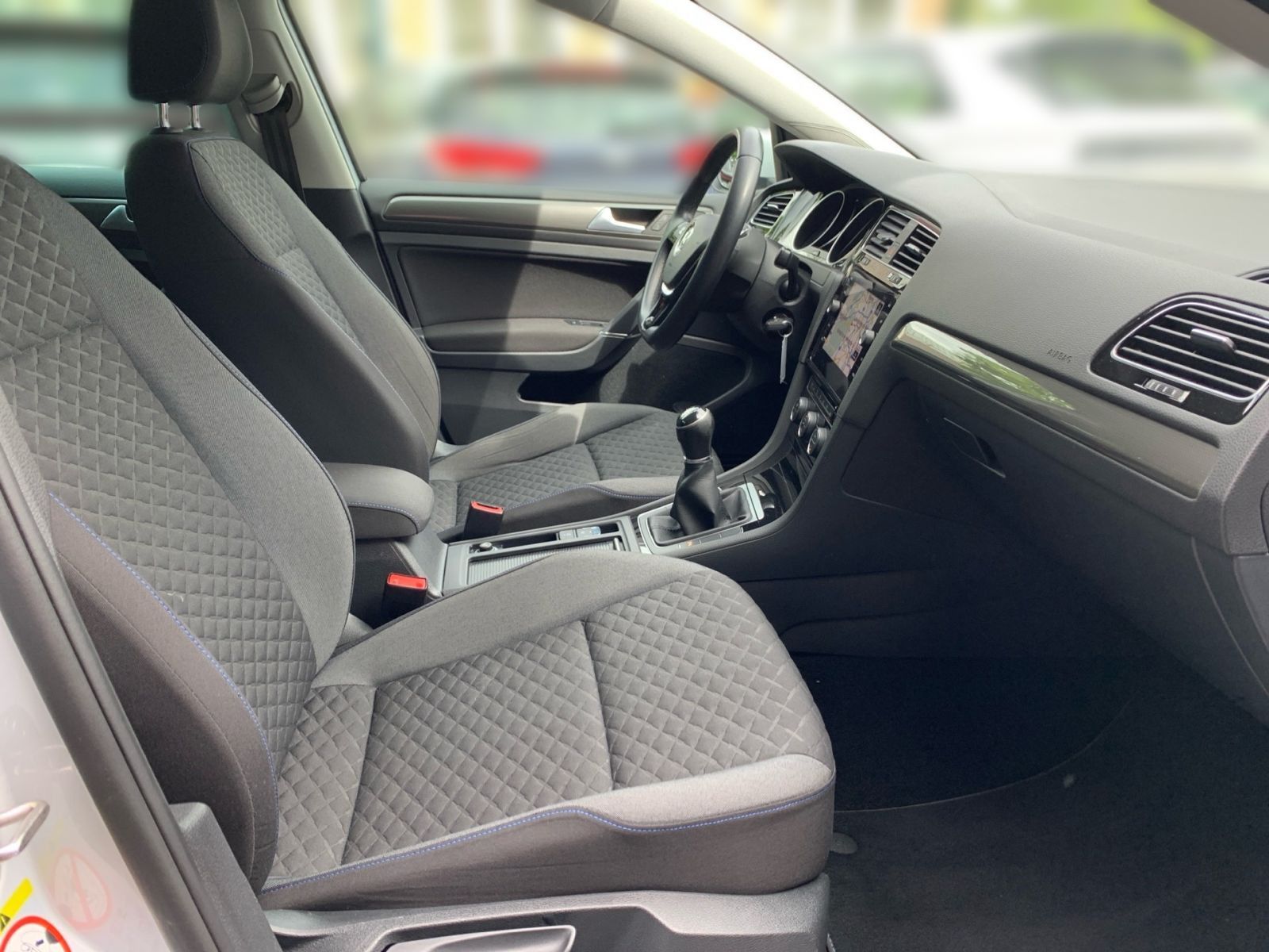 Fahrzeugabbildung Volkswagen Golf VII 1.0 TSI BMT/Start-Stopp Join Navi