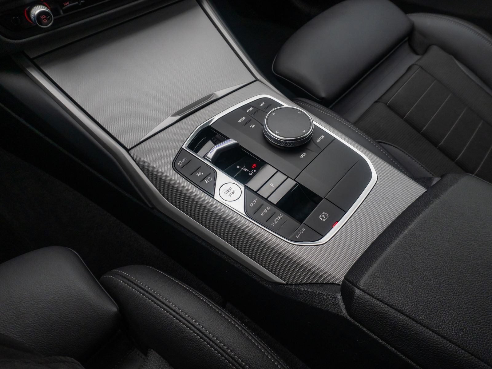 Fahrzeugabbildung BMW 330e DAB Widscreen Geschwindigkeitsreg Sport PDC