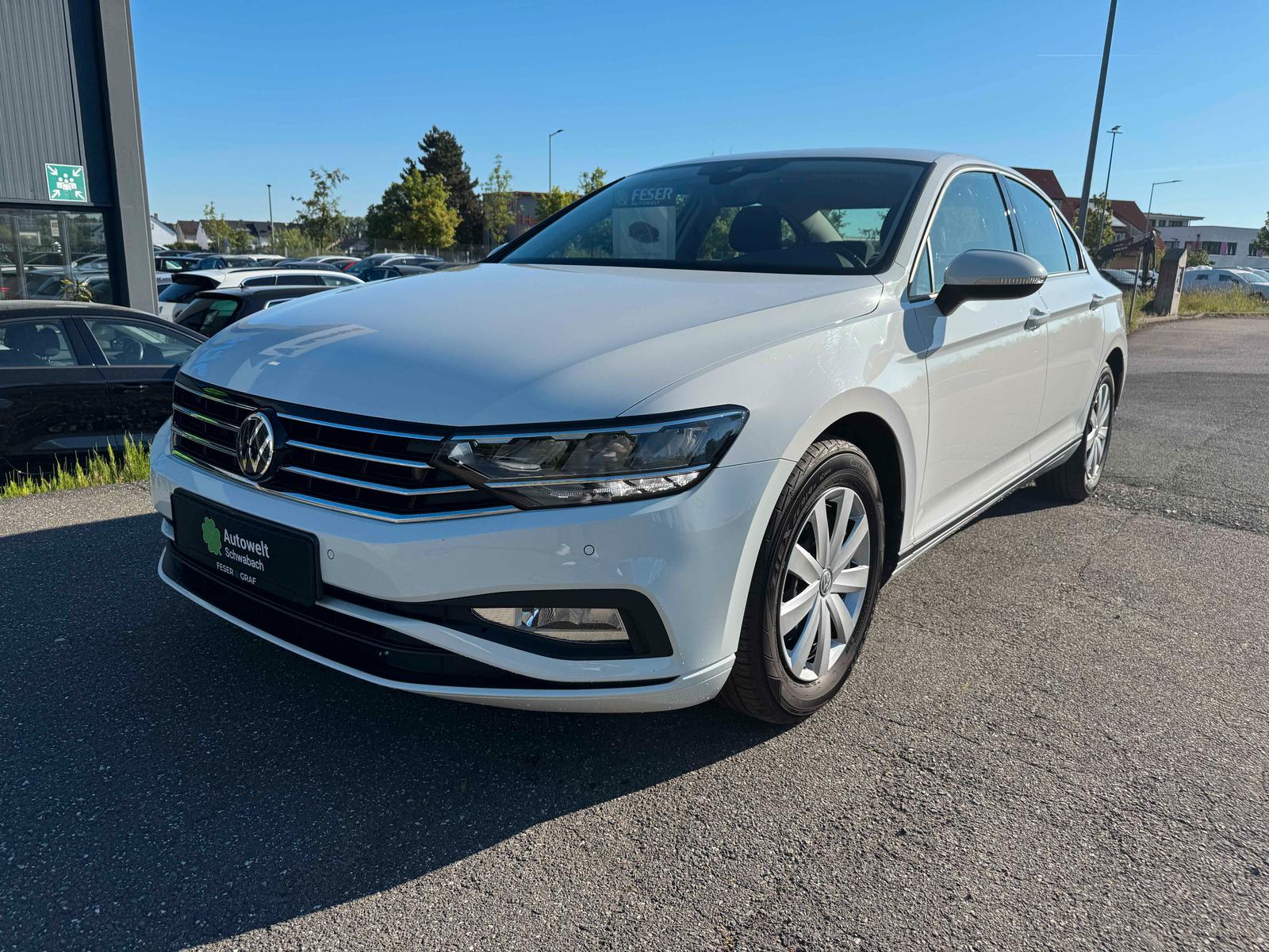 Volkswagen Passat Lim 2.0 TDI DSG ACC AHK KAM LED PDC eKLAP