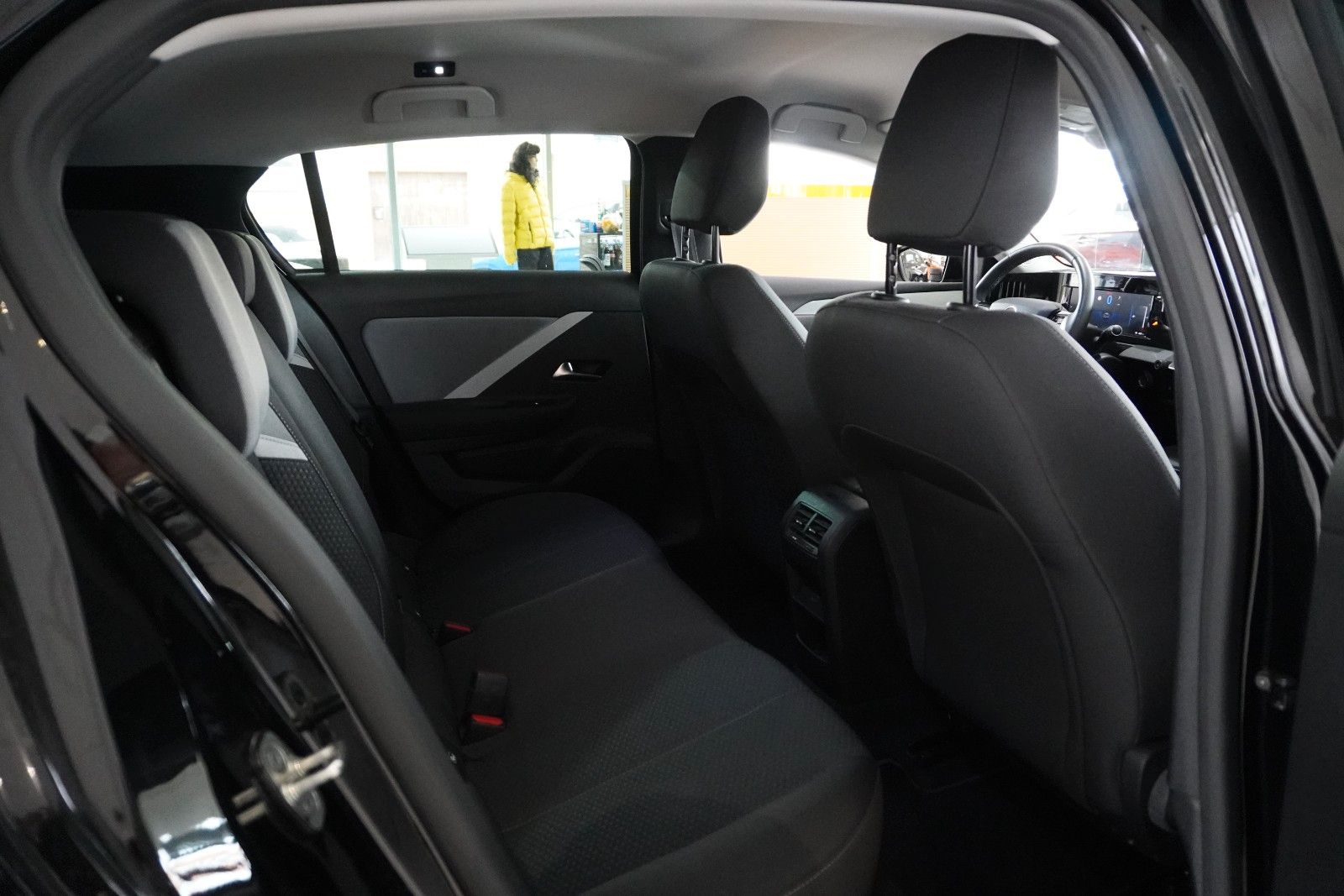 Fahrzeugabbildung Opel Astra L Lim. 1.6 HYBRID EDITION NAVI/KAMERA/AHK