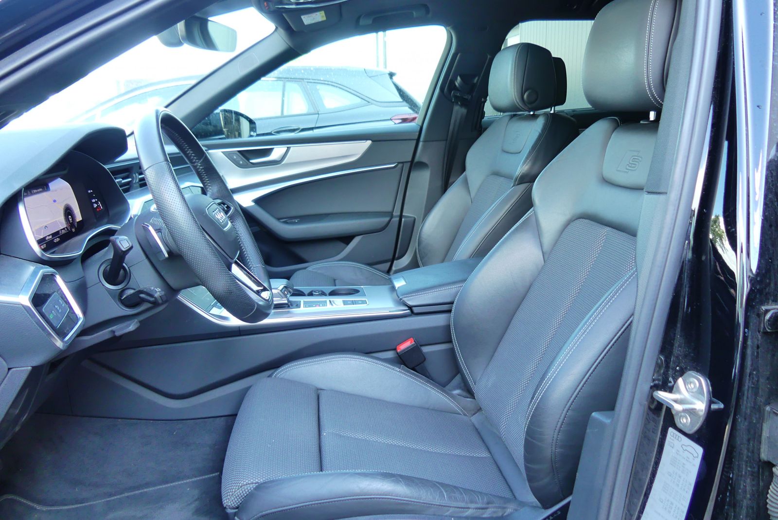 Fahrzeugabbildung Audi A6 Avant 45 TFSI S-Line NAV+LED+VCOCKPIT+PANO+SH