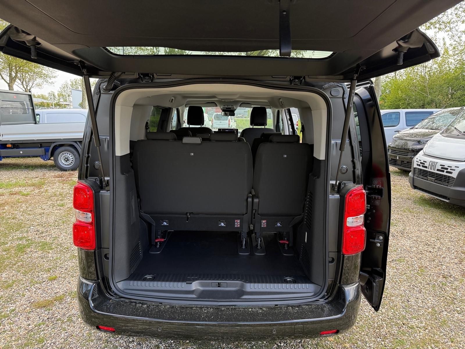 Fahrzeugabbildung Opel Zafira Edition 2.2 Diesel 180 AT8