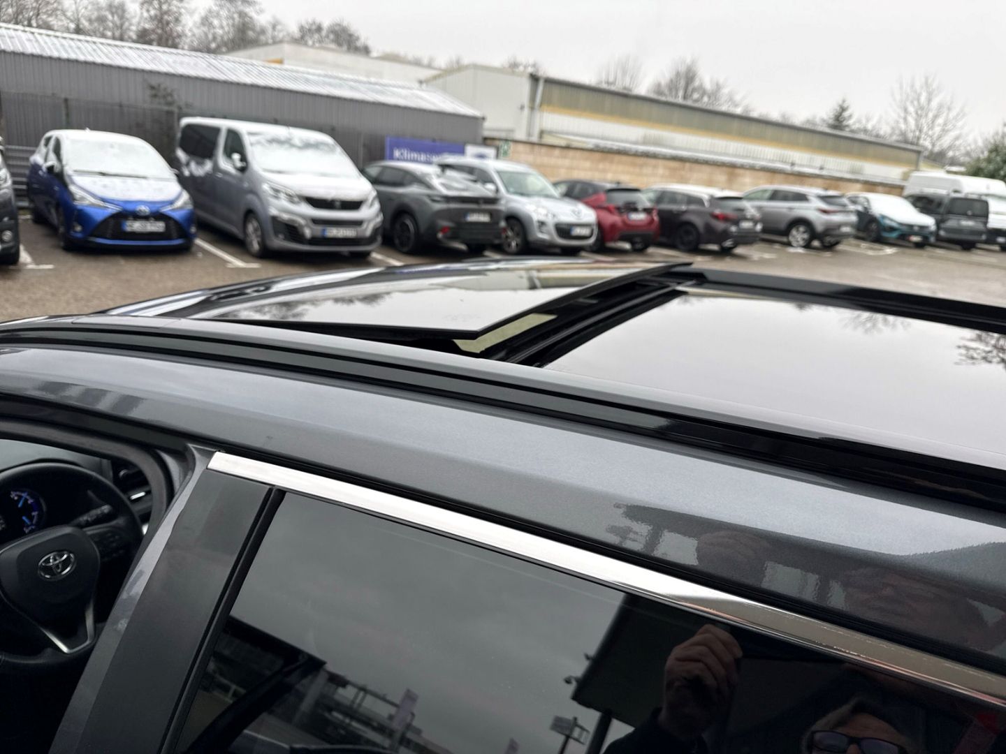 Fahrzeugabbildung Toyota RAV 4 4x4 Lounge Hybrid 2.5 AWD Leder Memory Sit