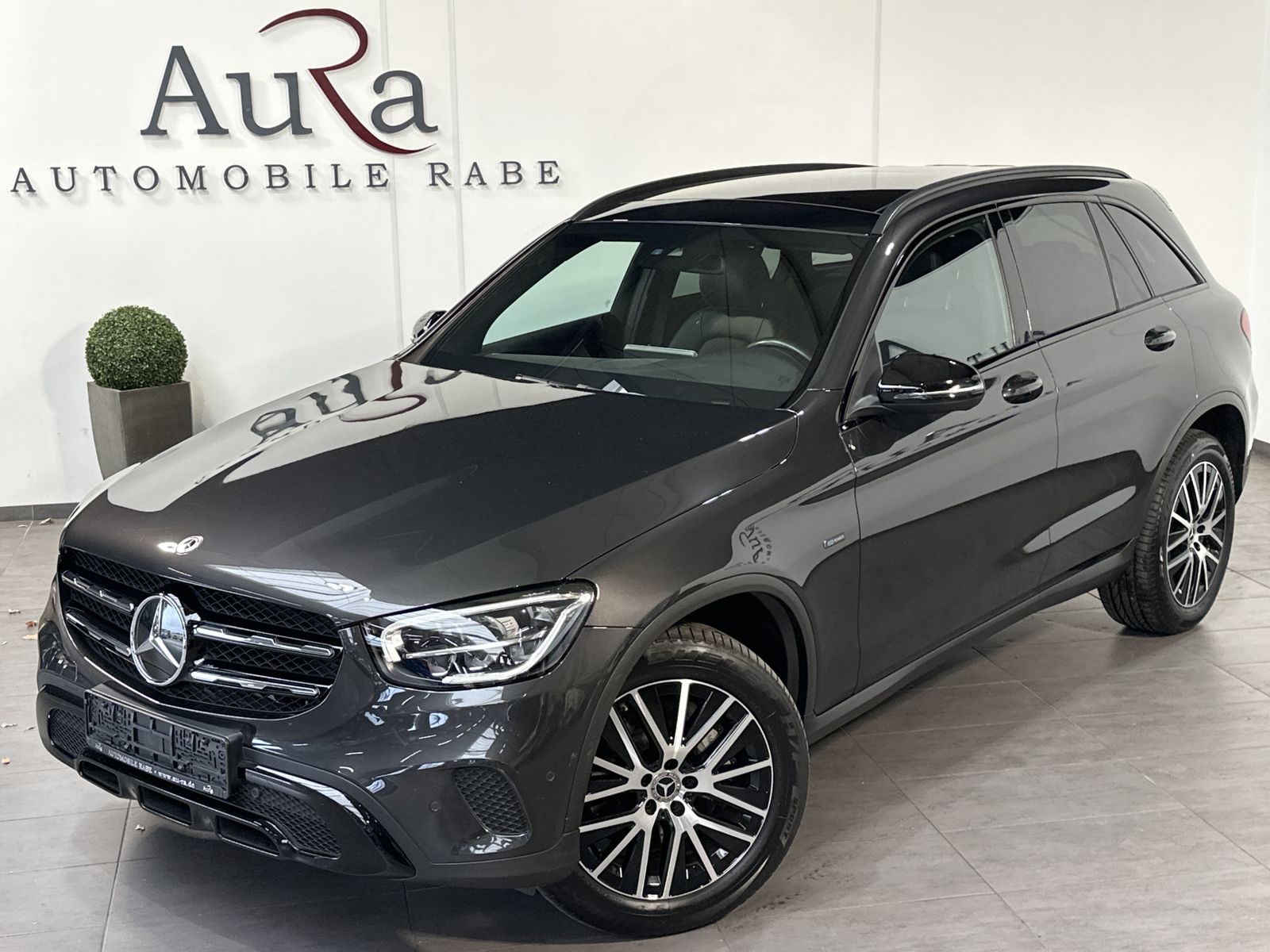 Fahrzeugabbildung Mercedes-Benz GLC 300e 4Matic Luxury NAV+LED+PANO+19ZOLL+1HD