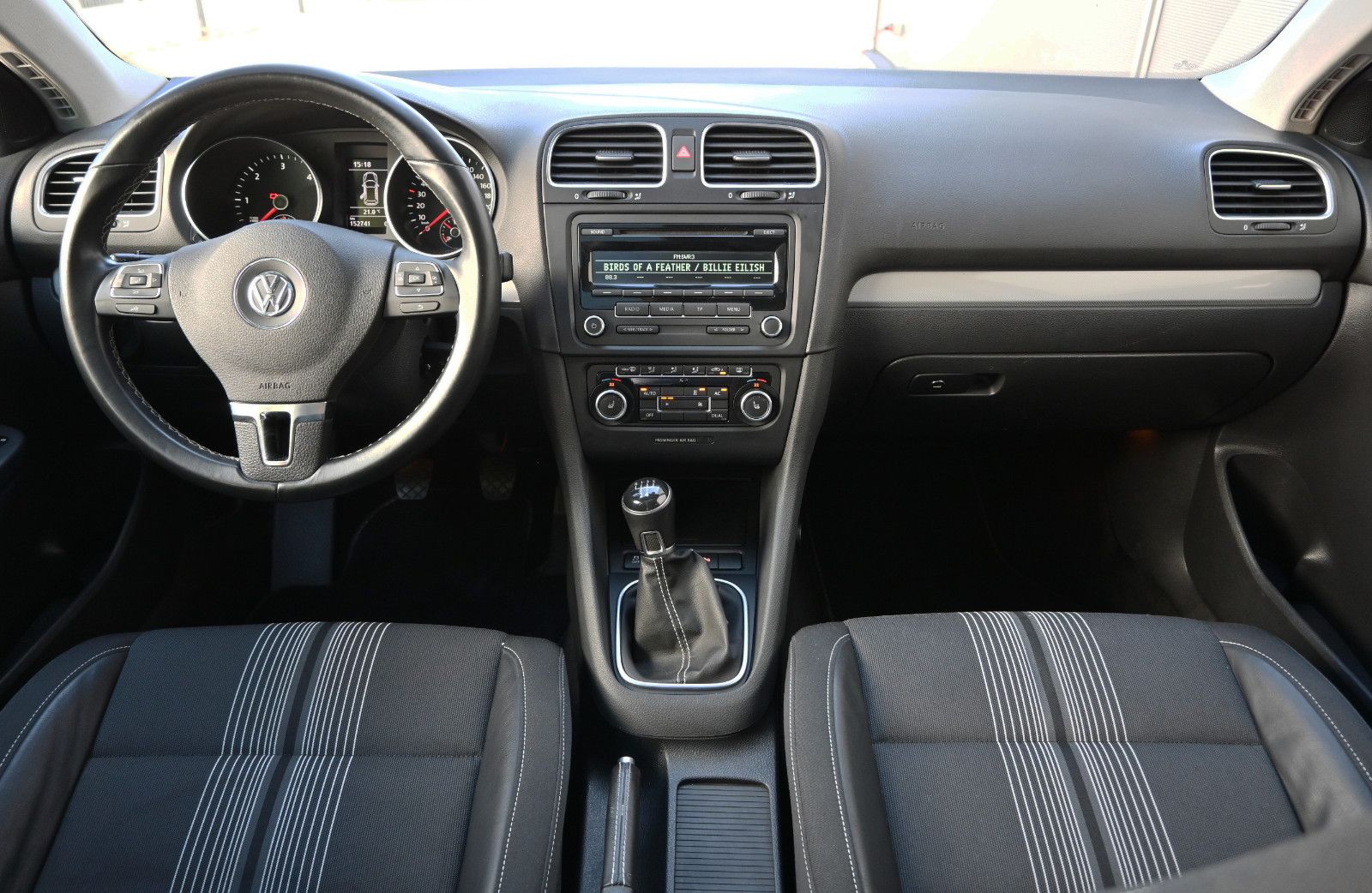 Fahrzeugabbildung Volkswagen Golf 1.6 TDI Variant MATCH °AHK°PANO°STANDHEIZ.°