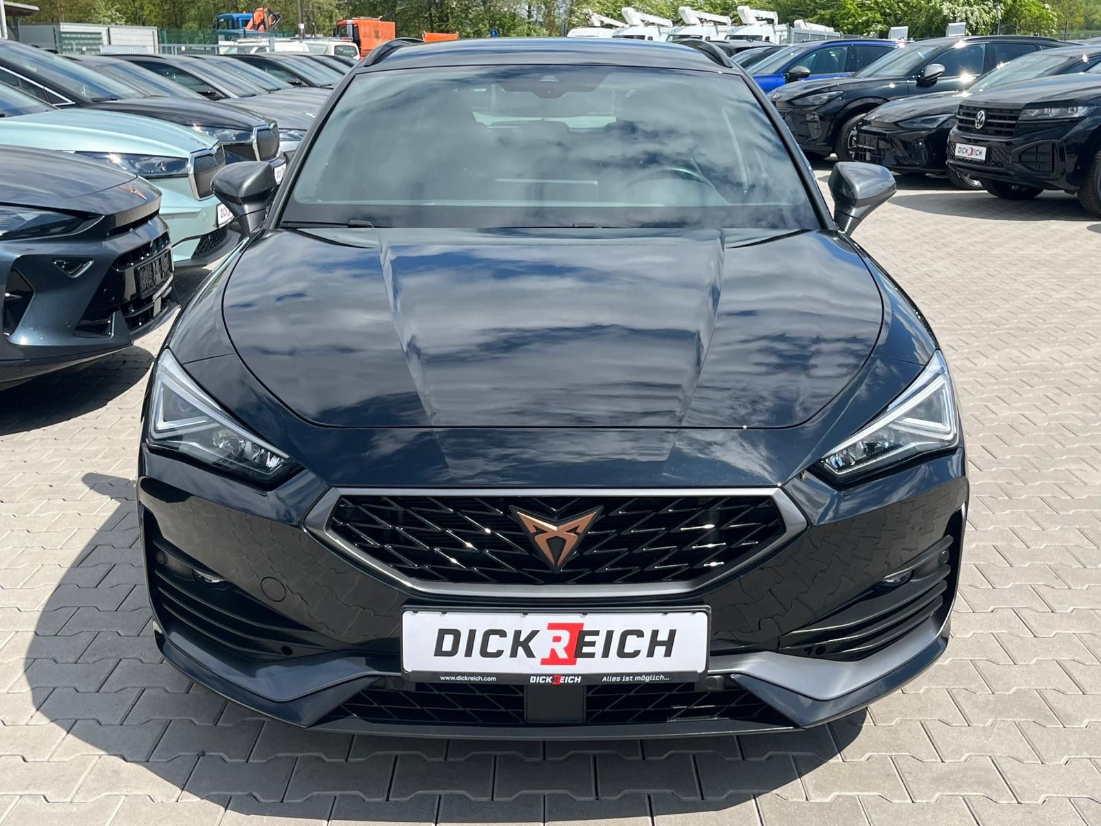 Fahrzeugabbildung CUPRA Leon 1.5 TSI LED*NAVI*APP*SHZ*KAMERA*ACC*MEMORY