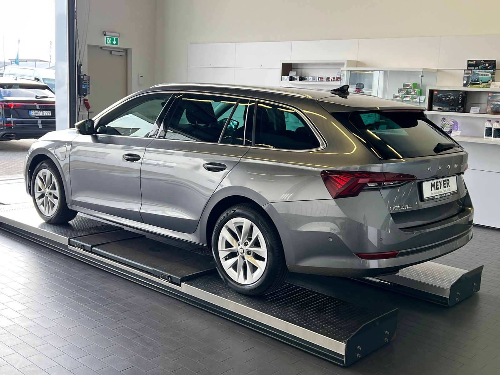 Fahrzeugabbildung SKODA Octavia III Combi iV Style 1.4 Hybrid DSG *LED,