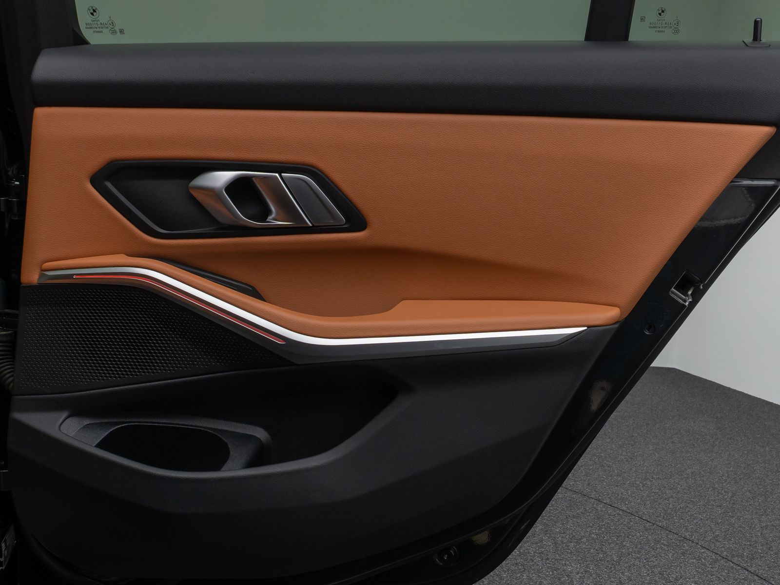 Fahrzeugabbildung BMW 330e xD M Sport Panorama Laser Kamera HUD HiFi