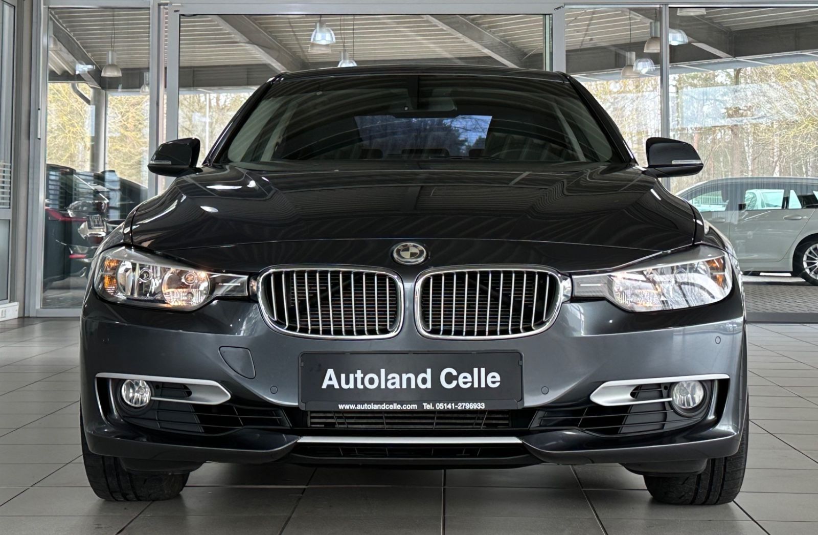 Fahrzeugabbildung BMW 320i Modern Line Glasdach PDC Klimaautomatik