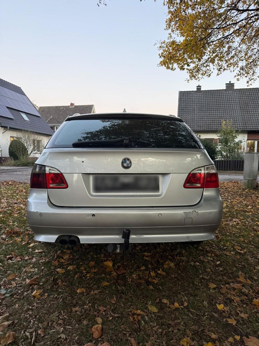 BMW 530 2004 — interior