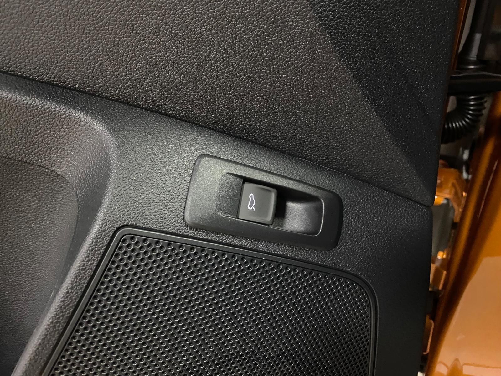 Fahrzeugabbildung SKODA Karoq 1.5 ACT SPORTLINE+5J GA+MATRIX+ACC+360+AHK