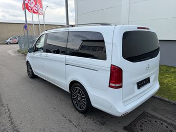 Mercedes V 220 - 4