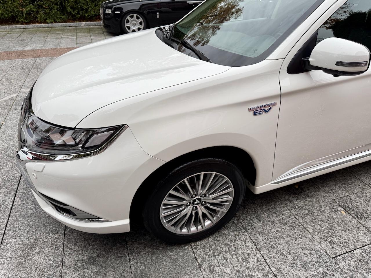 Mitsubishi Outlander 2.4 PHEV 4WD Plus *Leder*Navi*360°Kame