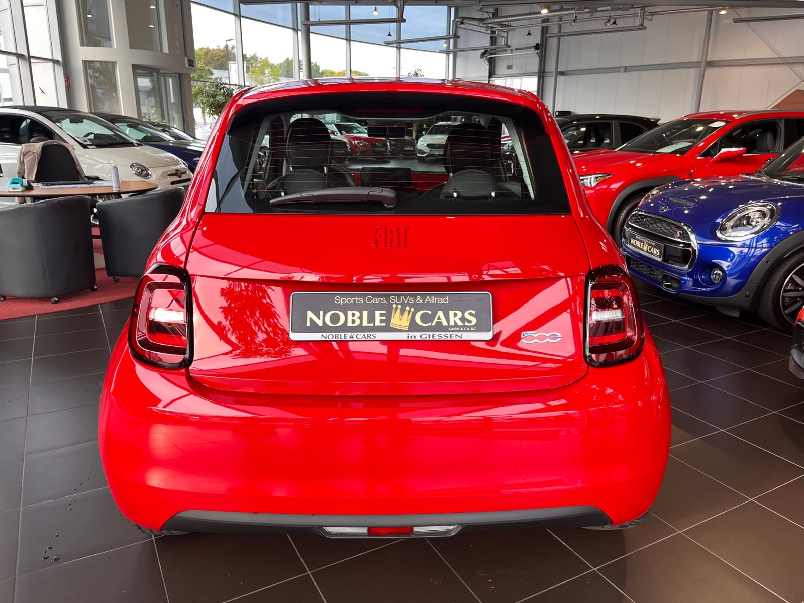 Fahrzeugabbildung Fiat 500e  42 kWh Akku Red NAVI KLIMA