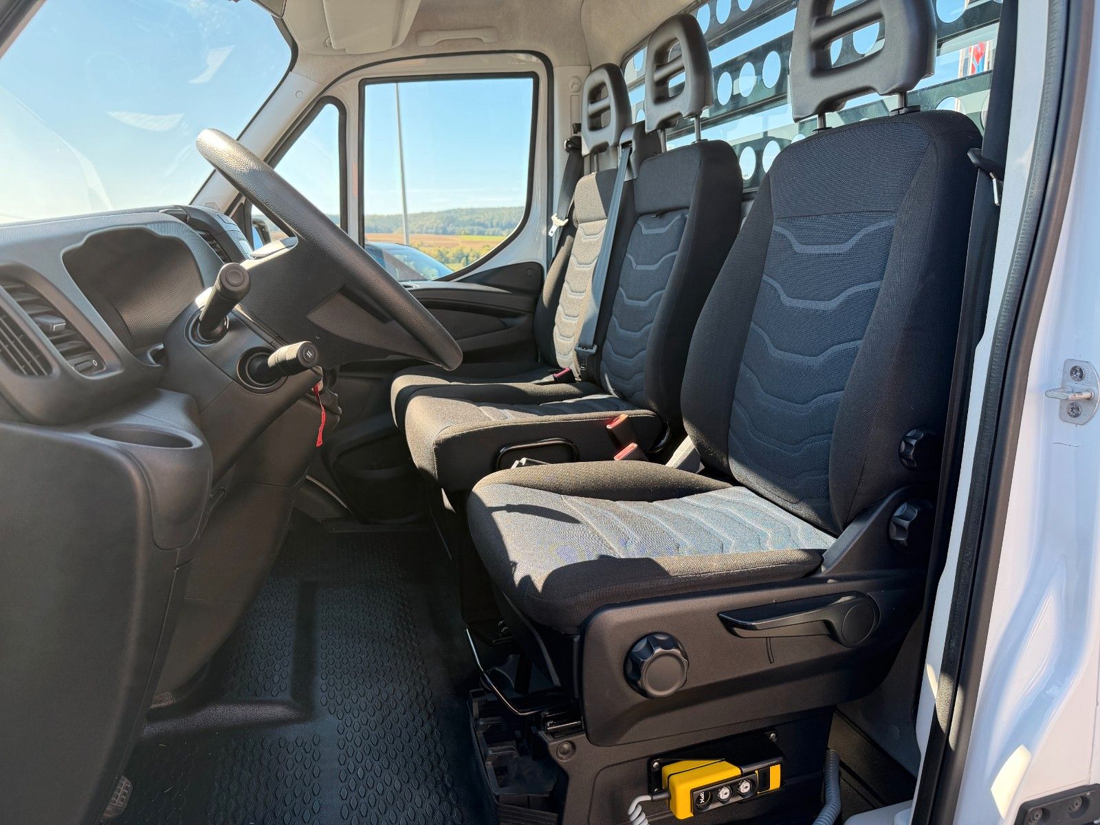 Fahrzeugabbildung Iveco Daily 35 S 14 Henschel 3-S-Kipper Klima 3450mm