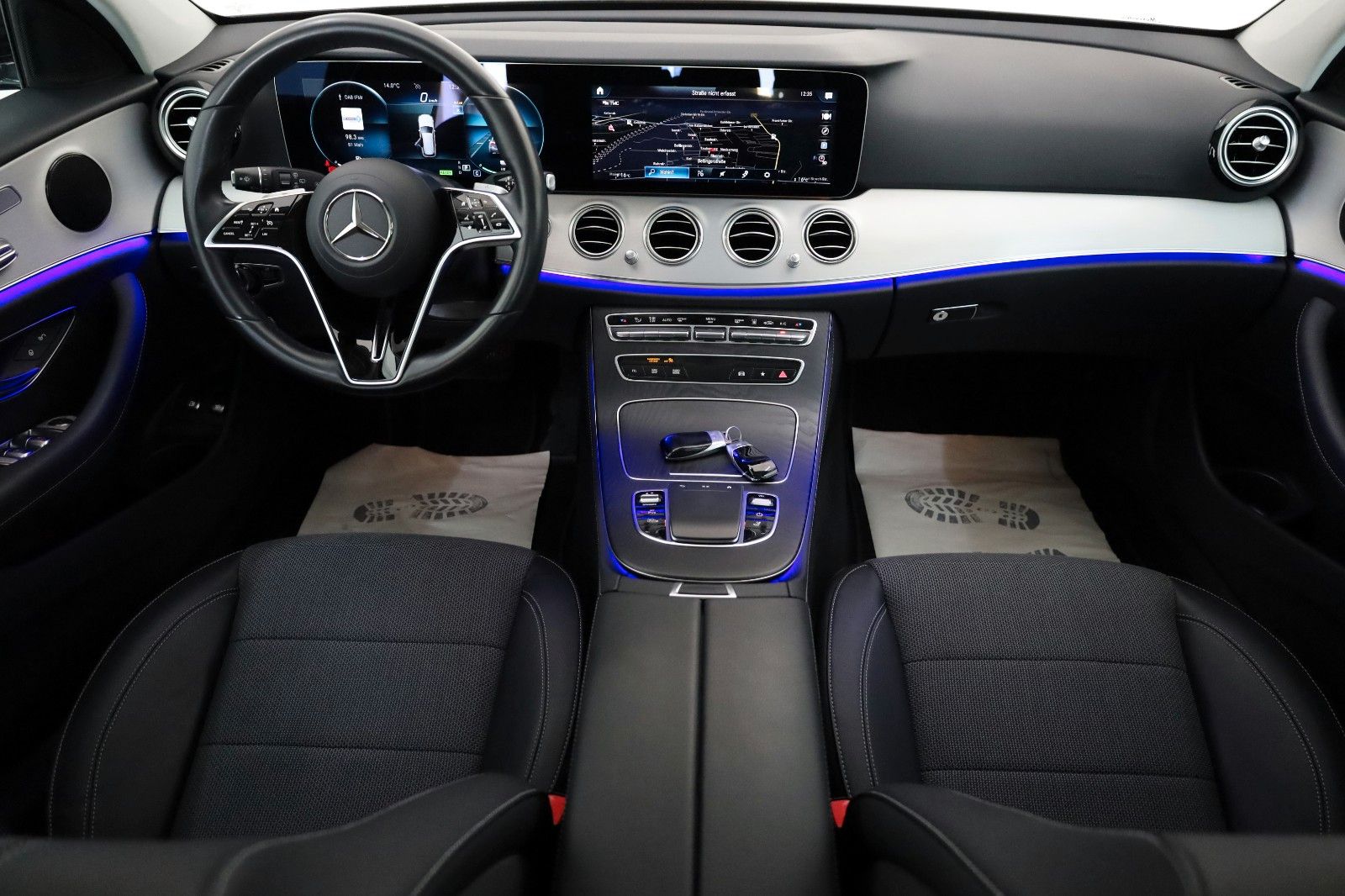 Fahrzeugabbildung Mercedes-Benz E 300 e T Avantgarde,T.Leder,Navi,Kamera,AHK +WR