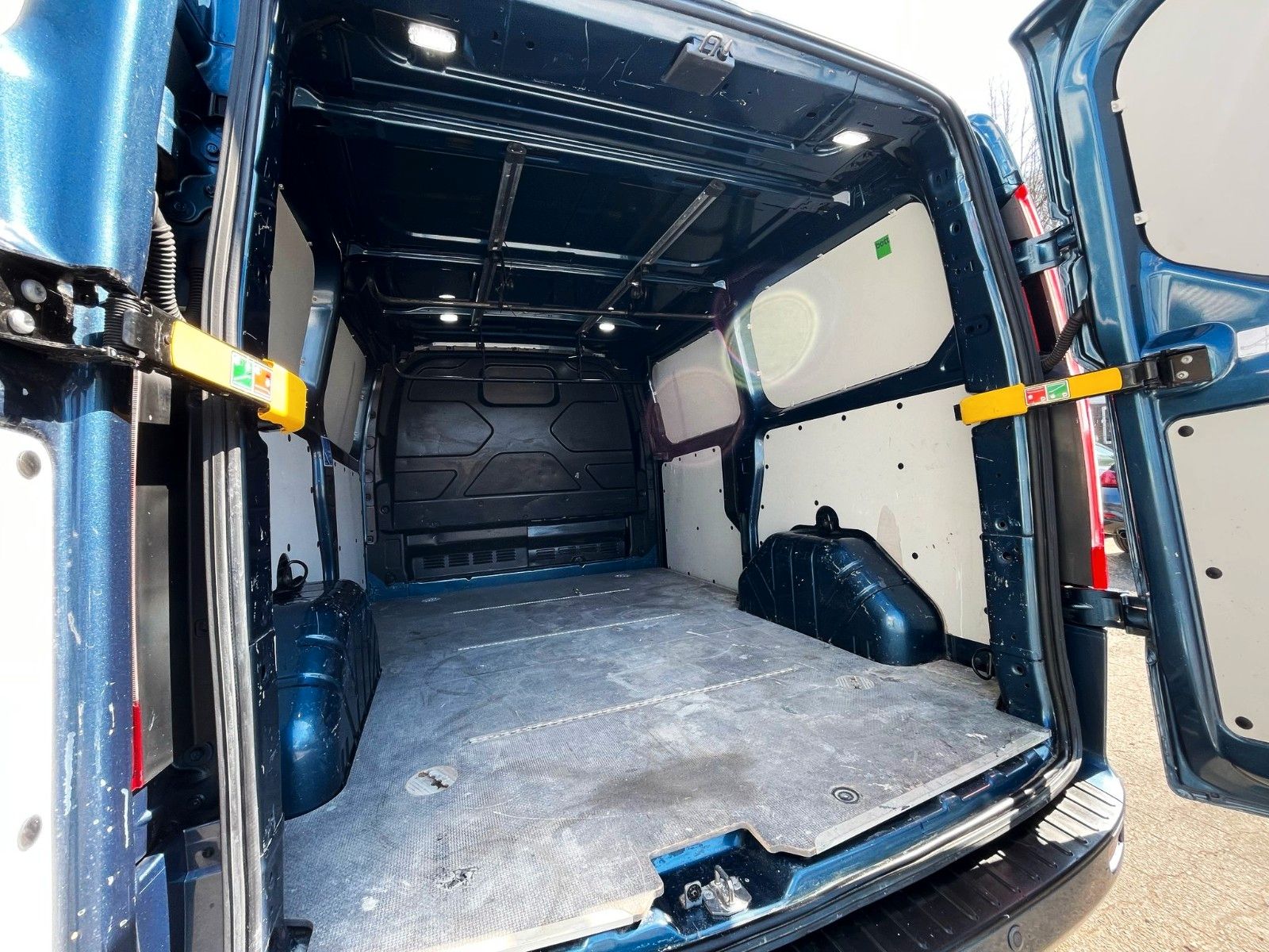 Fahrzeugabbildung Ford Transit Custom 290 SPORT NAVI SITZH AHK tLEDER