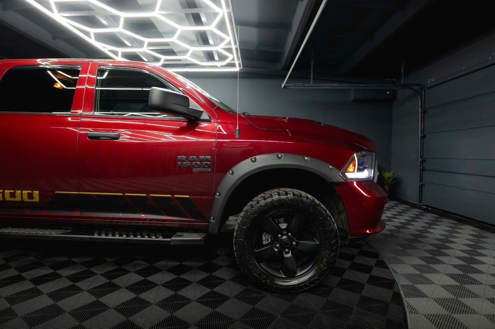 Fahrzeugabbildung Dodge RAM 5.7 V8 HEMI 4x4 OFFROAD Night-Paket *LED*AHK