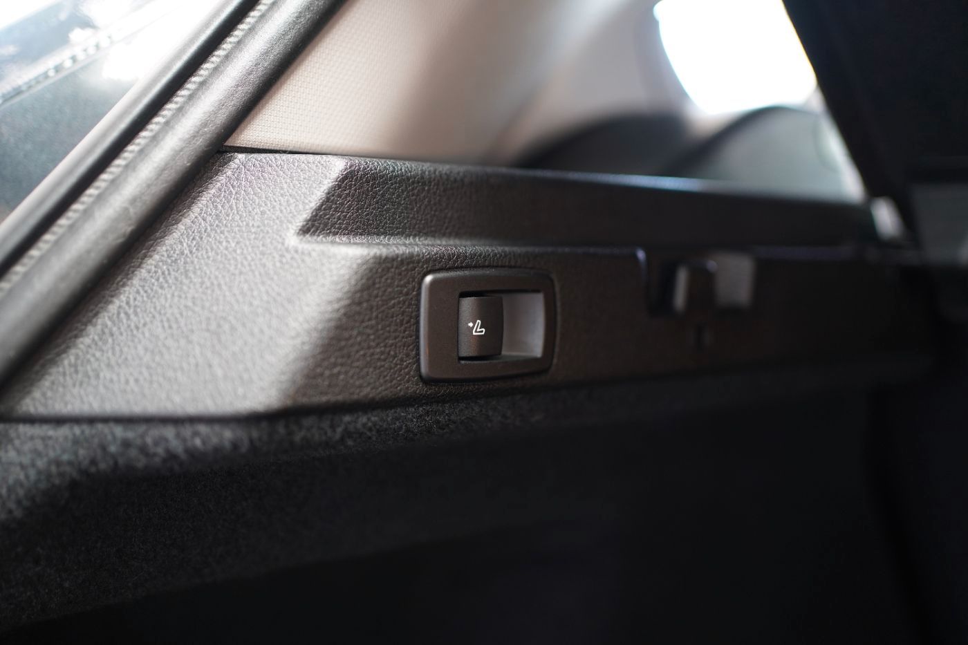 Fahrzeugabbildung BMW 218i Active Tourer Advantage KlimaA+LED+Navi+PDC