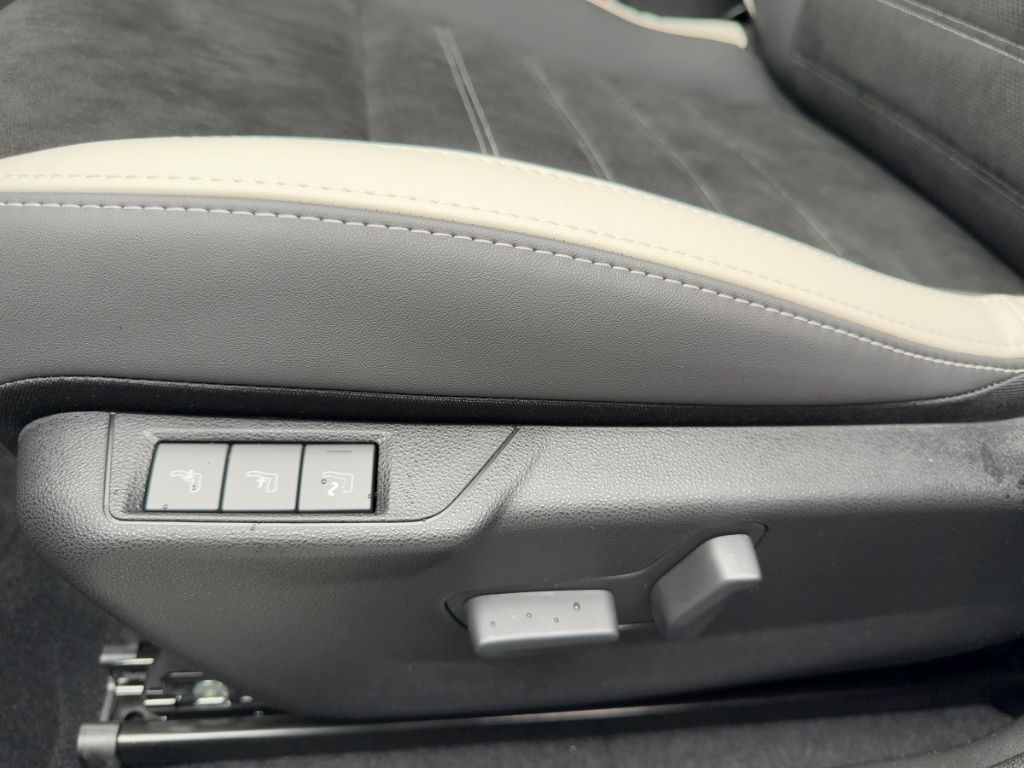 Fahrzeugabbildung Alfa Romeo Junior Sport Speciale Ibrida NAVI WINTER MATRIX