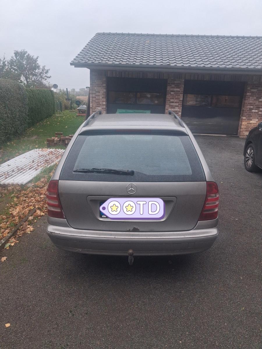 Mercedes-Benz C220 2005 — rear view