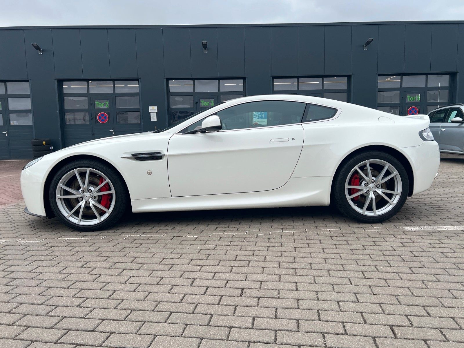 Fahrzeugabbildung Aston Martin V8 Vantage Coupe*RFK nur 18TKM*wie NEU