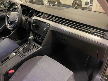 Volkswagen Passat - 11